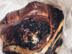 石磨黑芝麻面包-dotcom coffee古点咖啡(致真大厦店)