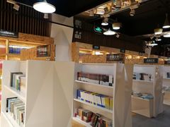 -新华里咖啡书吧(新华书店小寨店)