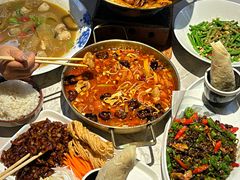 -百味地锅鸡(二店·财校分店)