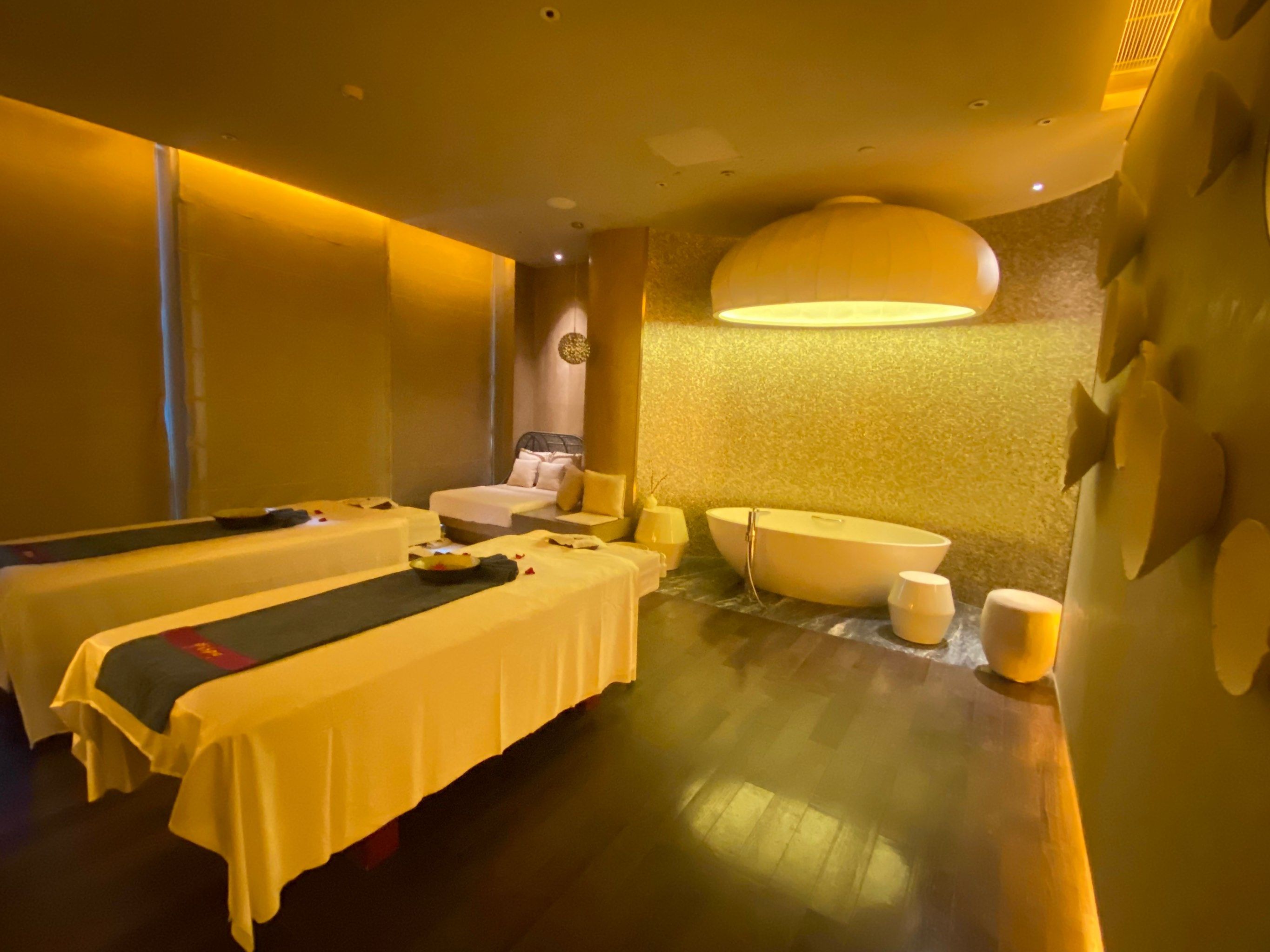 这里装修温馨,环境非常安静,让spa触及心灵,告别疲惫的旅程,打败焦虑