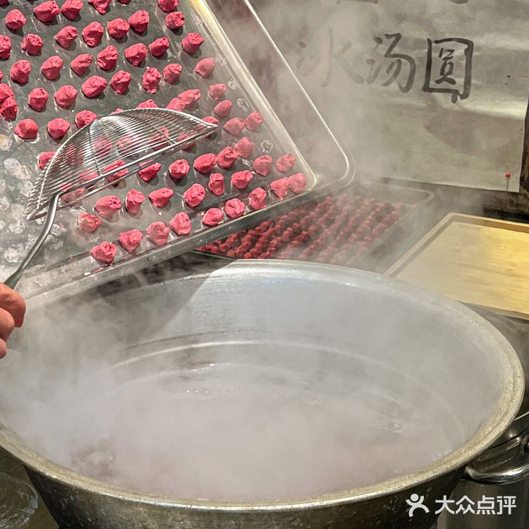 在南京一定要嚯一碗“手工杨梅冰汤圆”阳没了！！