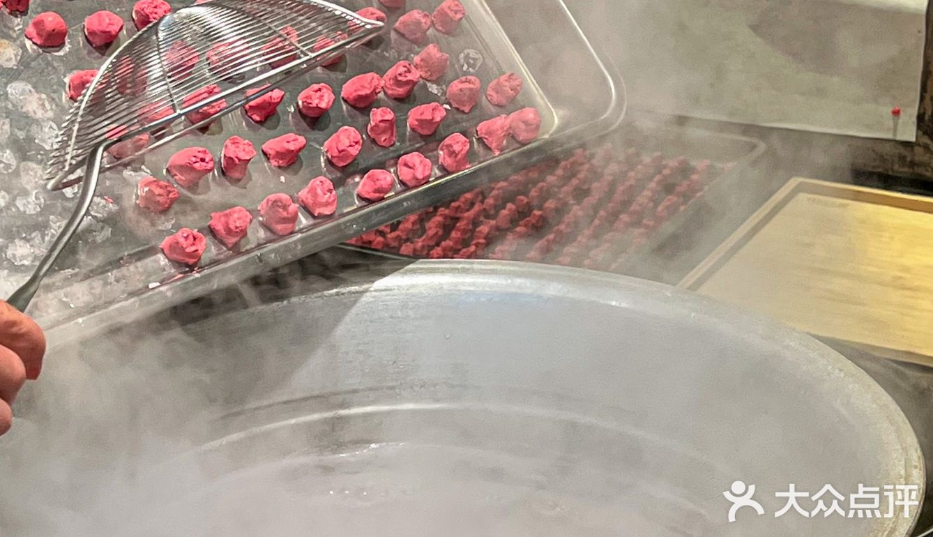 在南京一定要嚯一碗“手工杨梅冰汤圆”阳没了！！