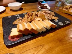 特色熏鸡配娥式大列巴-陆壹捌餐厅(五大道店)