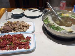 -乡土黄·鲜牛肉火锅·小龙虾(兴业街店)