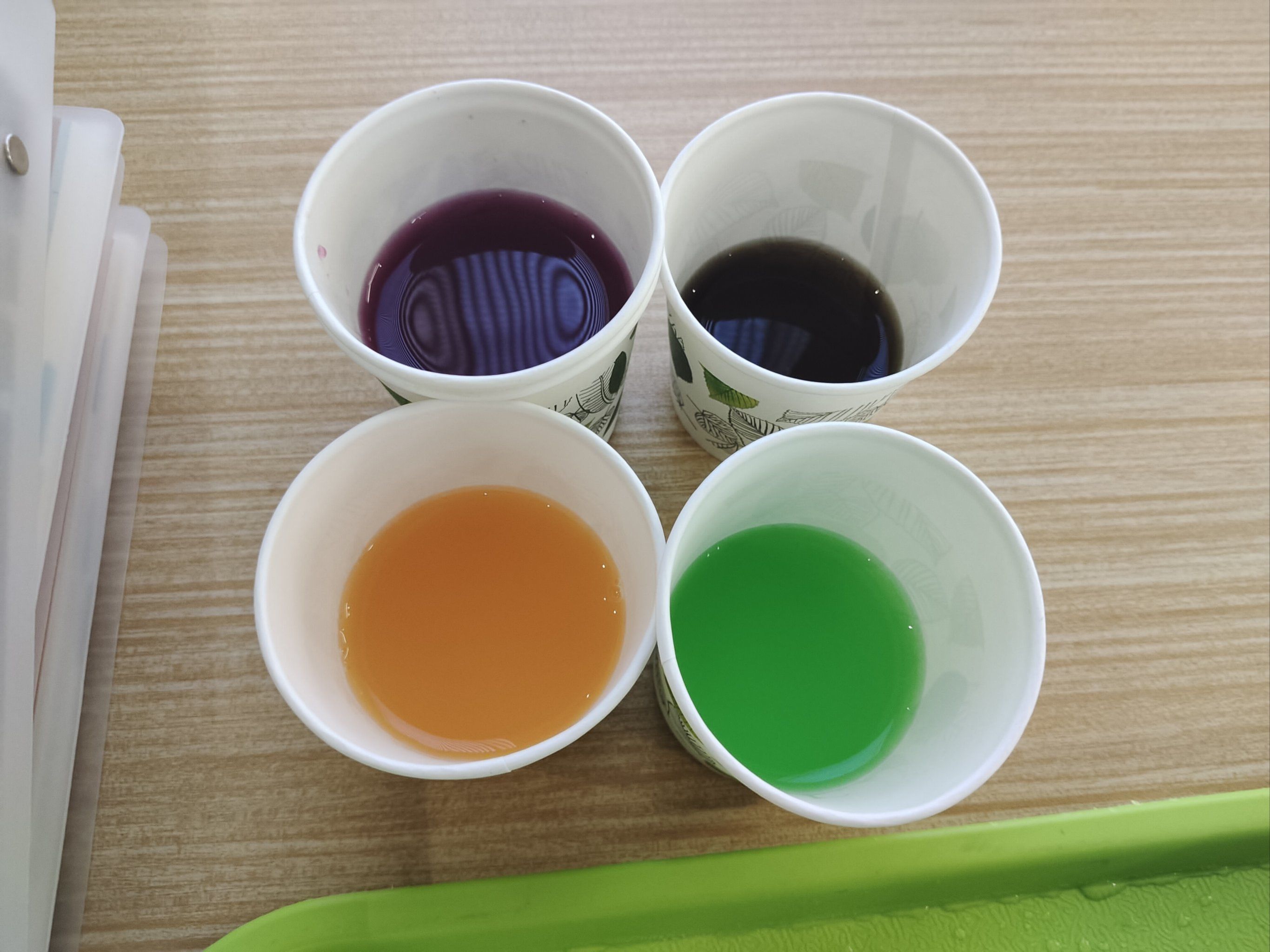 这五颜六色的饮料
