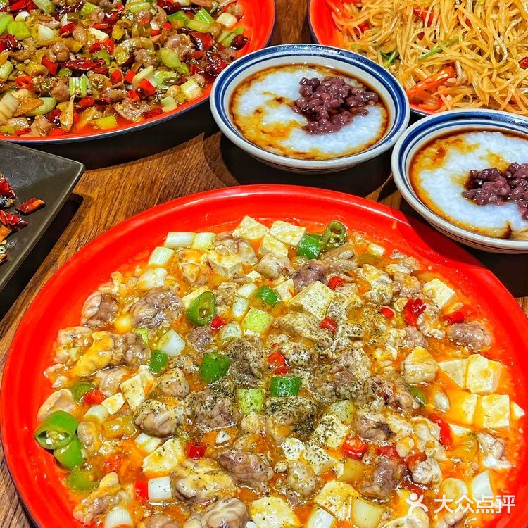 魔都最火川菜小酒馆破店强势登陆外滩‼️越破越有味道的必吃小酒馆