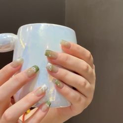-花岐款式专研健康美甲沙龙