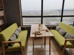 -西安大雁塔科技大学地铁站亚朵酒店