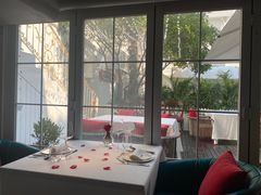 -弦月窗LUNETTE BY AMANDA(复兴路店)