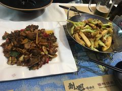 -刘姐啤酒鱼民族演艺餐厅(西街总店)