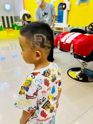 -爆米花儿童美发乐园