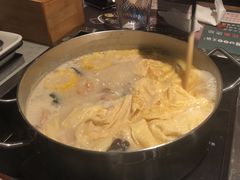 -尚尚仙·酸汤猪手·猪肚鸡火锅(华联万柳购物中心店)