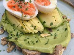 牛油果煮蛋吐司-RAC BAR(安福路店)