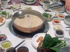 -洪氏嗨捞·广东猪肚鸡·椰子鸡火锅(西咸万象城店)