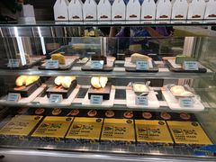 面包甜点陈列柜-猫王榴莲世家(三里屯SOHO商场店)