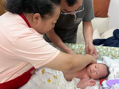 -上海雏渐肥月嫂