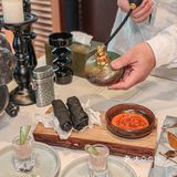 占地600平方，饭桌只有8张？