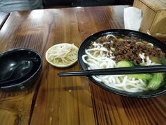-丽虹云南过桥米线(兴工街店)
