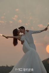 -现代经典婚纱摄影