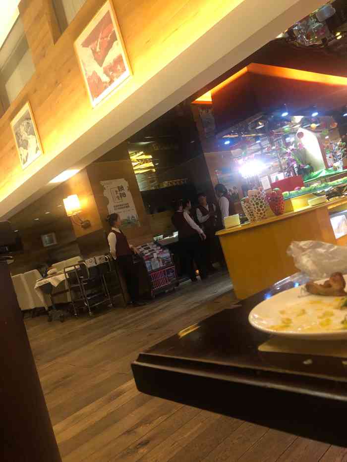 长白山国际酒店鹿苑咖啡厅-"餐厅在长白山大酒店的2层,整个2层都是东.