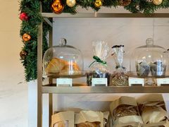面包甜点陈列柜-王府半岛酒店·半岛精品店