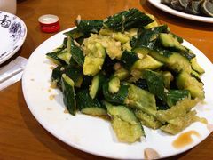 拍黄瓜-玫瑰红烤羊排(北新桥三条店)
