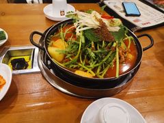 土豆排骨火锅-喇喇排骨火锅·传统韩式脊骨汤(望京西园总店)