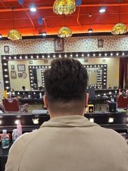 -东方先生国潮男士理发馆
