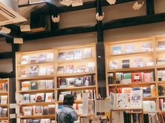 -猫的天空之城概念书店(杭州南宋御街店)