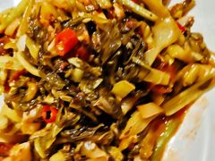 自制酸菜炒牛肉-宏记广东客家菜(丰汇店)