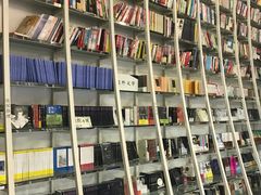 -钟书阁(松江泰晤士小镇店)