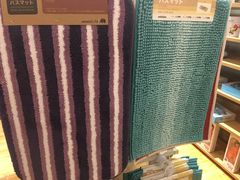 -名创优品(北京新中关购物中心地铁层店)