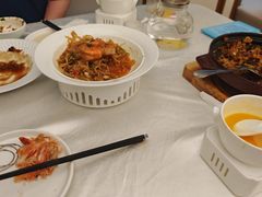 酸萝卜烩大海虾-品海楼·大连海胆锅贴馆(东港店)