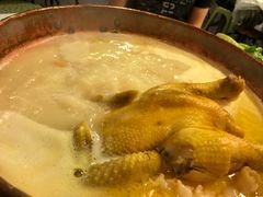 -鲜入围煮花胶鸡海鲜火锅