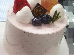 梅梅酸奶味慕斯蛋糕-巴黎贝甜·生日蛋糕(环球中心店)