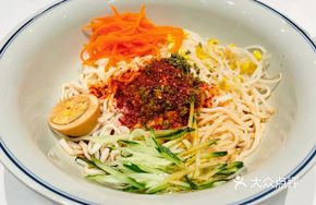 Oil-Poured Fragrant Sprout Noodles
