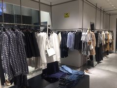 -URBAN REVIVO(欢乐海岸购物中心店)