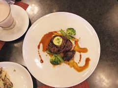 碳烤菲力牛排配土豆泥及红酒汁-WOLFGANG PUCK KITCHEN & BAR(迪士尼小镇店)