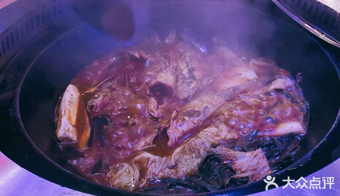 家门口好吃的铁锅炖[调皮]