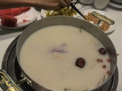 -洪氏嗨捞·广东猪肚鸡·椰子鸡火锅(西咸万象城店)