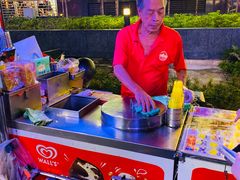 -詹爷爷乌节路街头冰淇淋