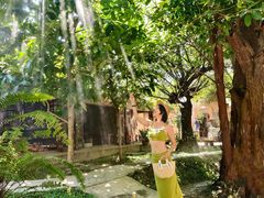 -Chom Cafe and Restaurant