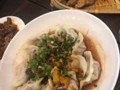 手工包的钟水饺-爆炸头阿姨小四川正宗川味小吃(无任何分店)