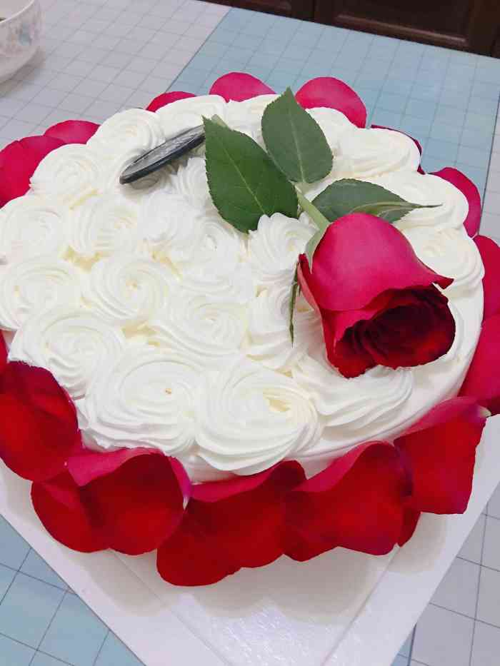 起士林蛋糕-"蛋糕体真是挺鲜的,吃了一桌子大餐还能闻到.