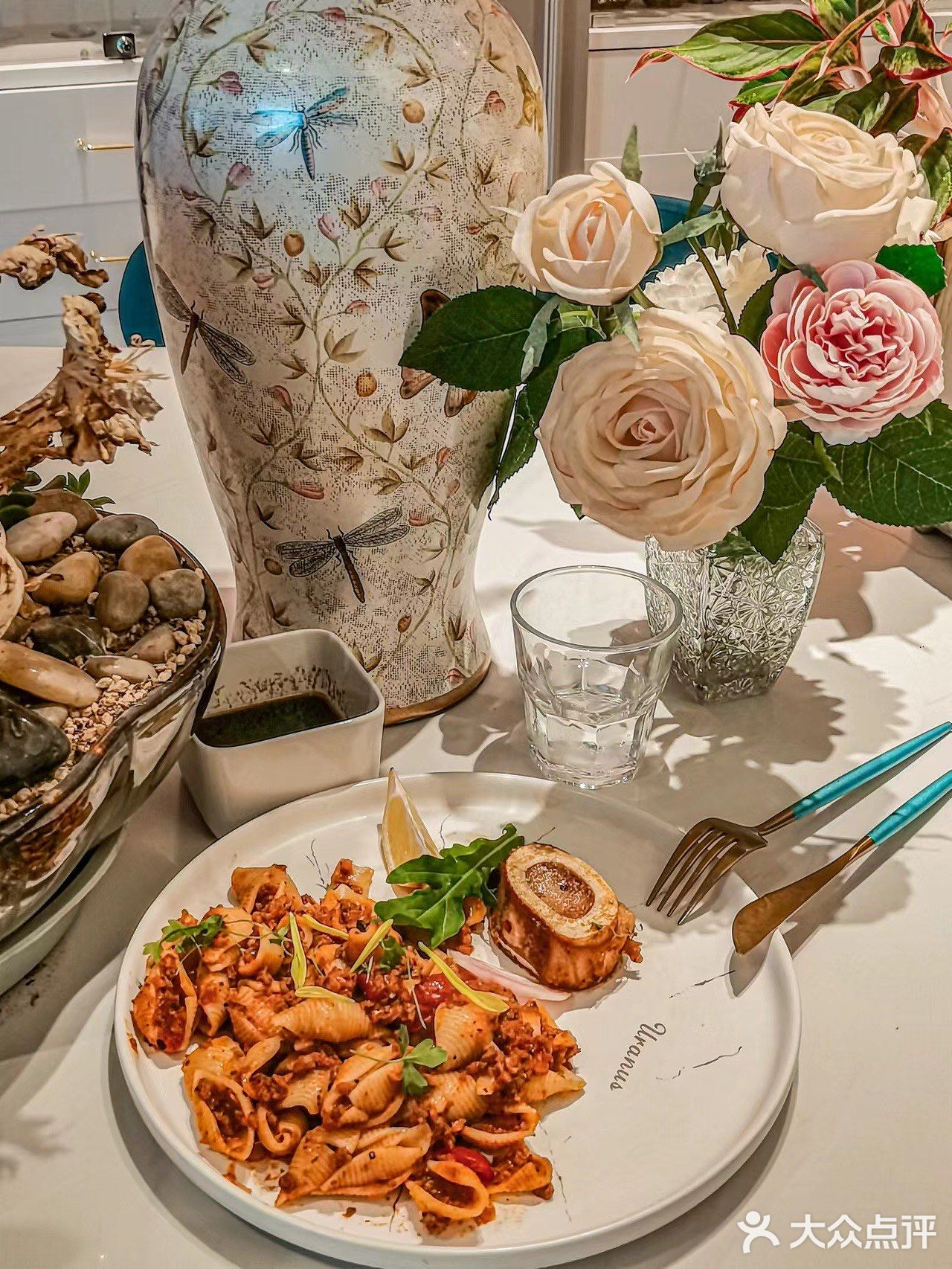 俯瞰瑰丽江景，品味精致美食🌈