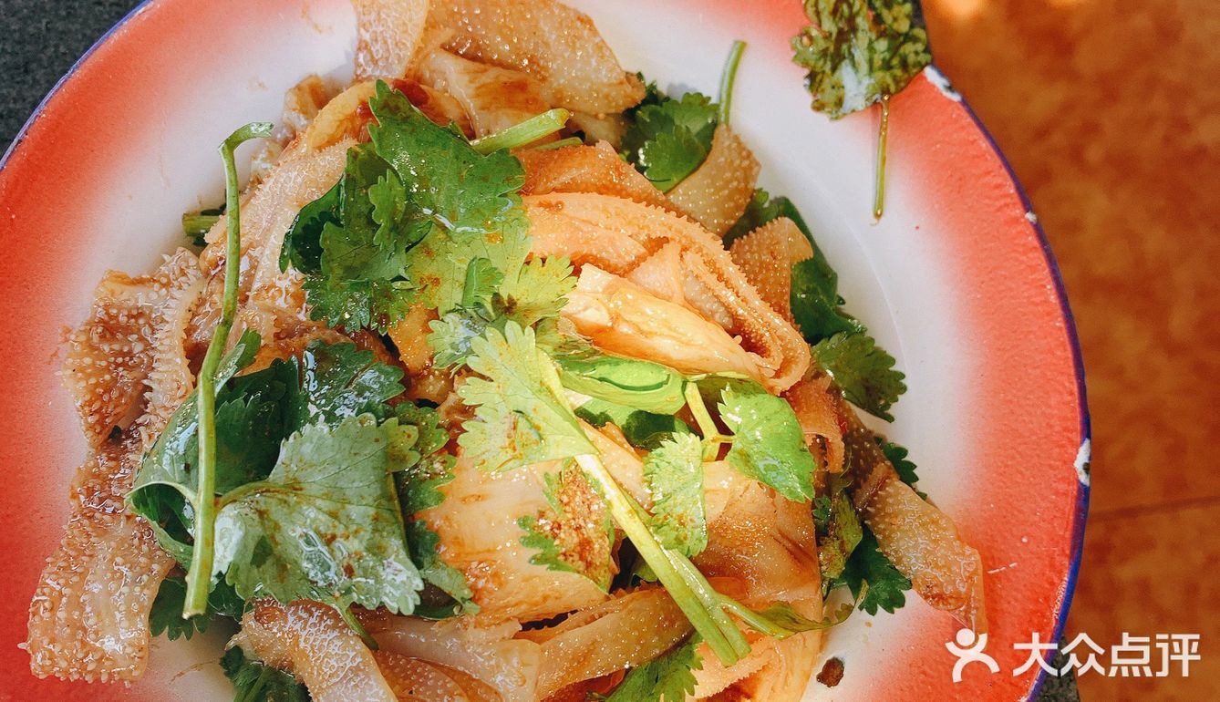 几乎每桌都会点的「特色烤百叶」头一回吃烤百叶