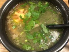 现熬羊杂汤-隆门客栈·西北小吃手工面(丰盛町商业步行街店)