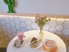 红丝绒拿铁-不正咖啡(万达尊店)