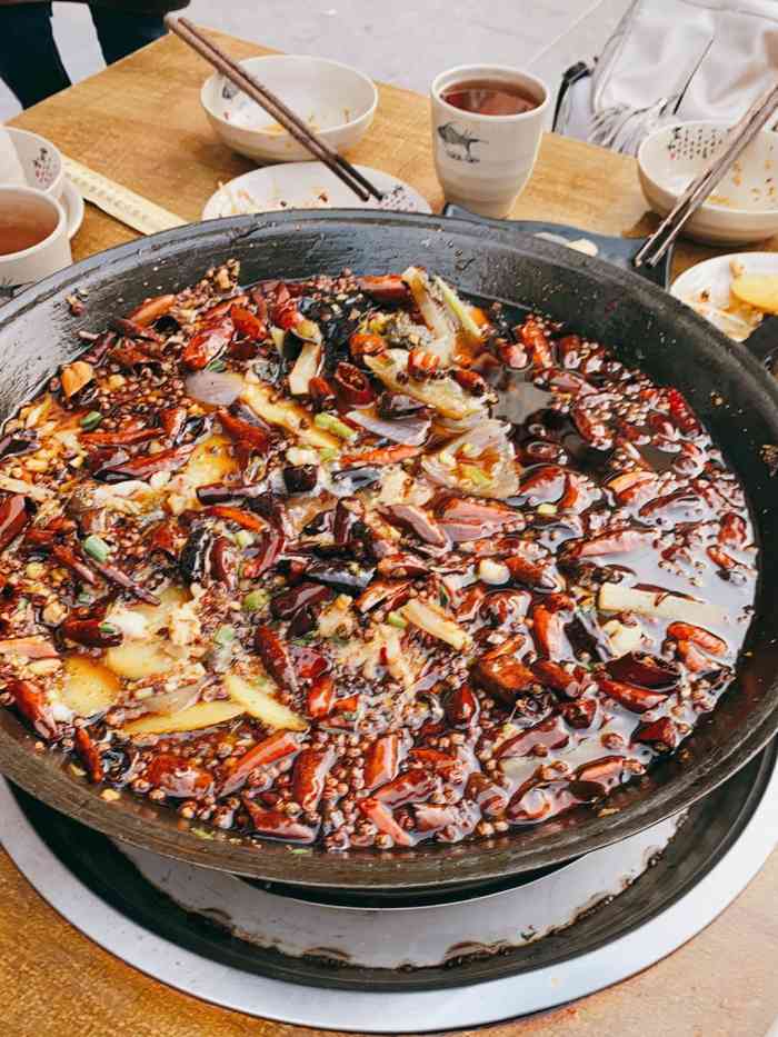 欢聚堂煎锅鱼-"我去吃过这家店的鱼,有特色,鱼特别嫩滑入.