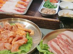 -围炉肉舍•炭烤活鳗•丹东海鲜烤肉(步行街店)